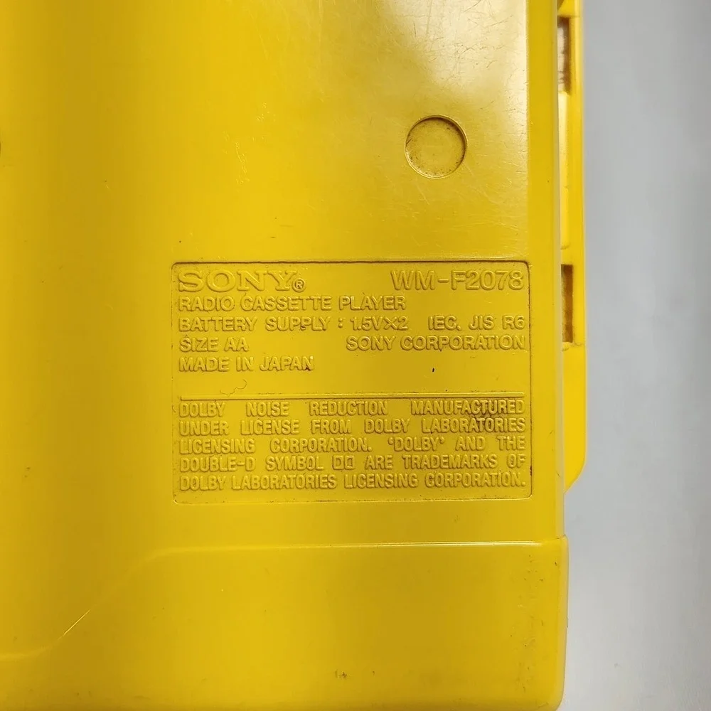 SONY Walkman Sports Audio Cassette fm/am Radio WM-F2078 yellow‎ Made in Japan